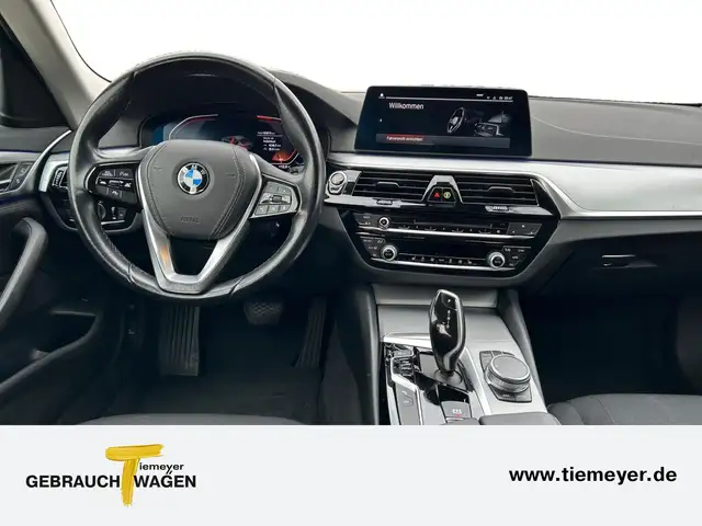 BMW 5 Series view 12