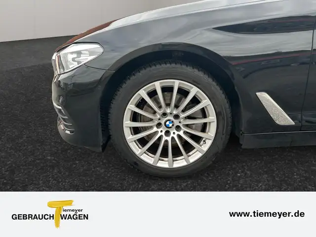 BMW 5 Series view 9