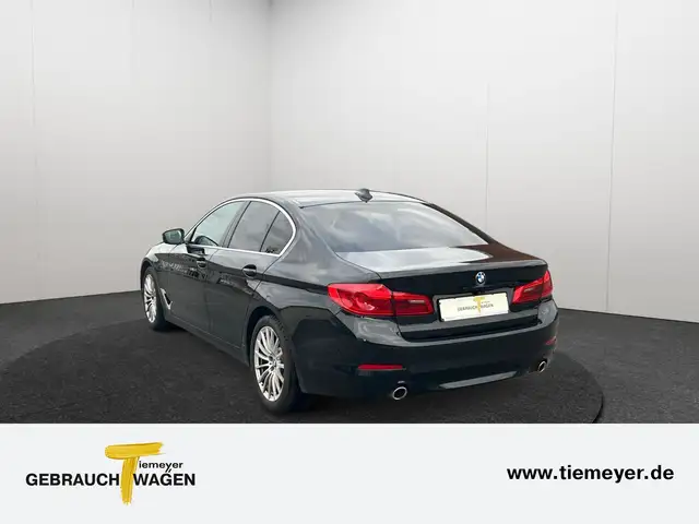 BMW 5 Series view 7
