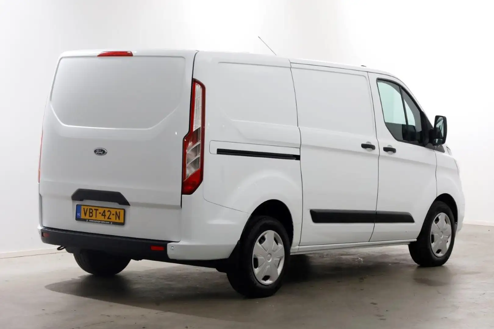 Ford Transit Custom 2.0 TDCI 130pk Automaat L1H1 Trend Achterklep/Navi Wit - 2
