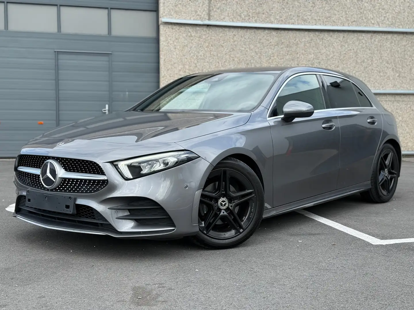 Mercedes-Benz A 180 Classe A 180d AMG Line RÉSERVER / RÉSERVER Grigio - 1