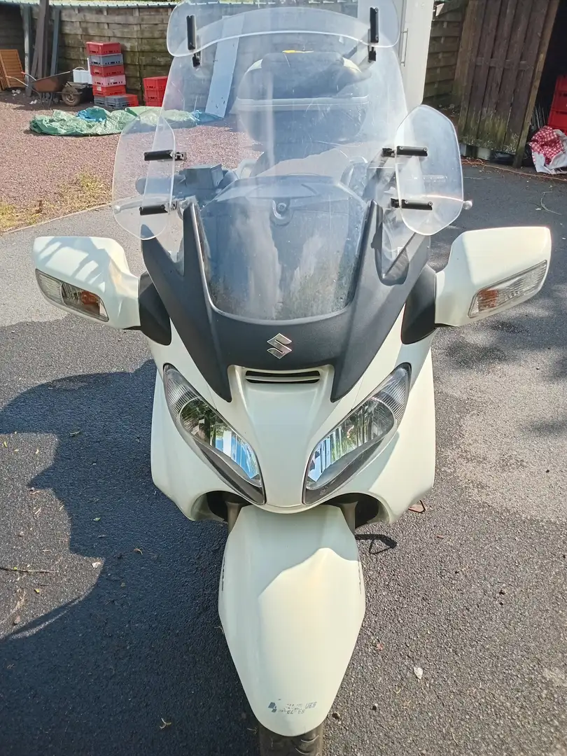 Suzuki Burgman 650 Bílá - 2