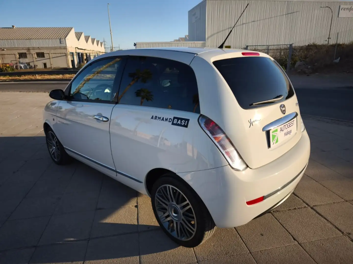Lancia Ypsilon 1.3JTD Armand Basi Weiß - 1