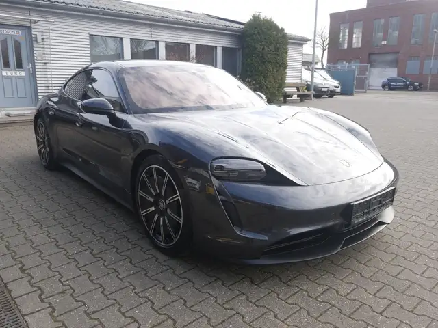 Porsche Taycan 300 KW Basis PCM Leder Navi Pano LED ACC