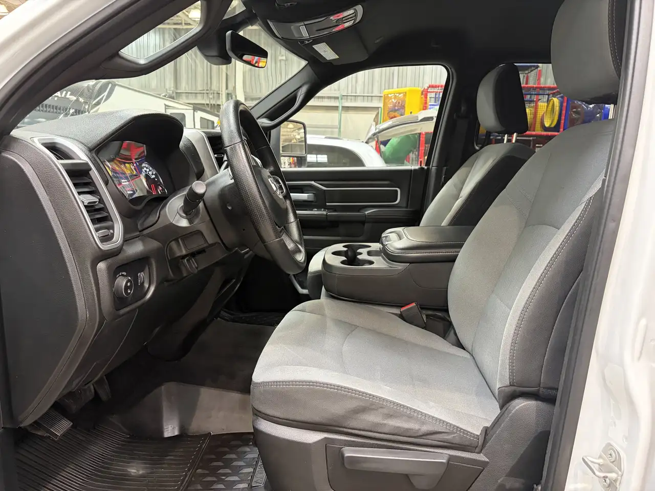 RAM 2500 снимка RAM 2500