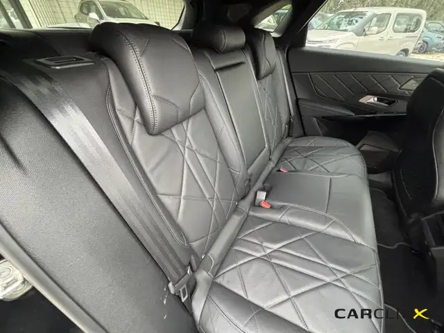 DS Automobiles DS 7 Crossback view 11