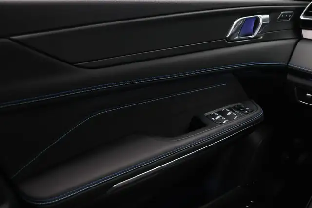 Lynk & Co 01 view 22