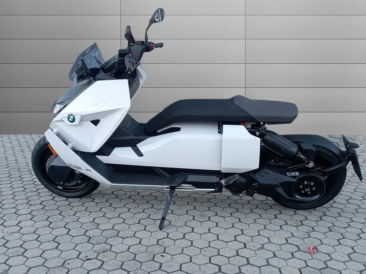 BMW CE 04
