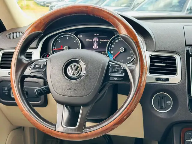 Volkswagen Touareg view 15