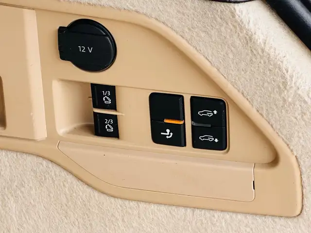 Volkswagen Touareg view 13
