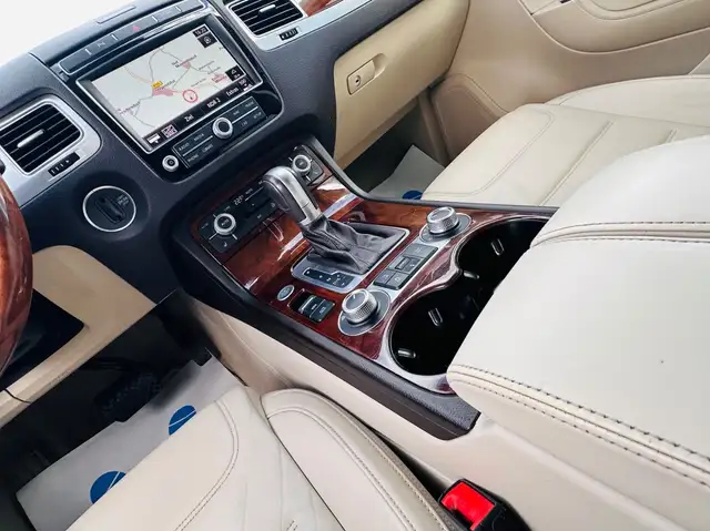 Volkswagen Touareg view 17