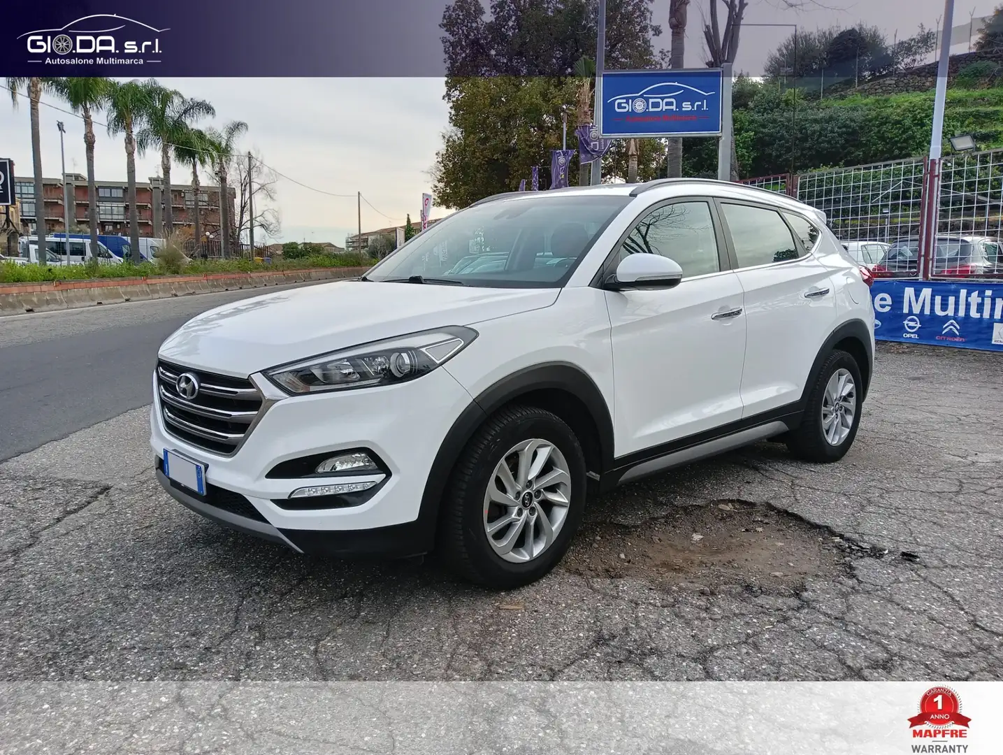 Hyundai TUCSON 1.7 CRDi XPossible Bianco - 1