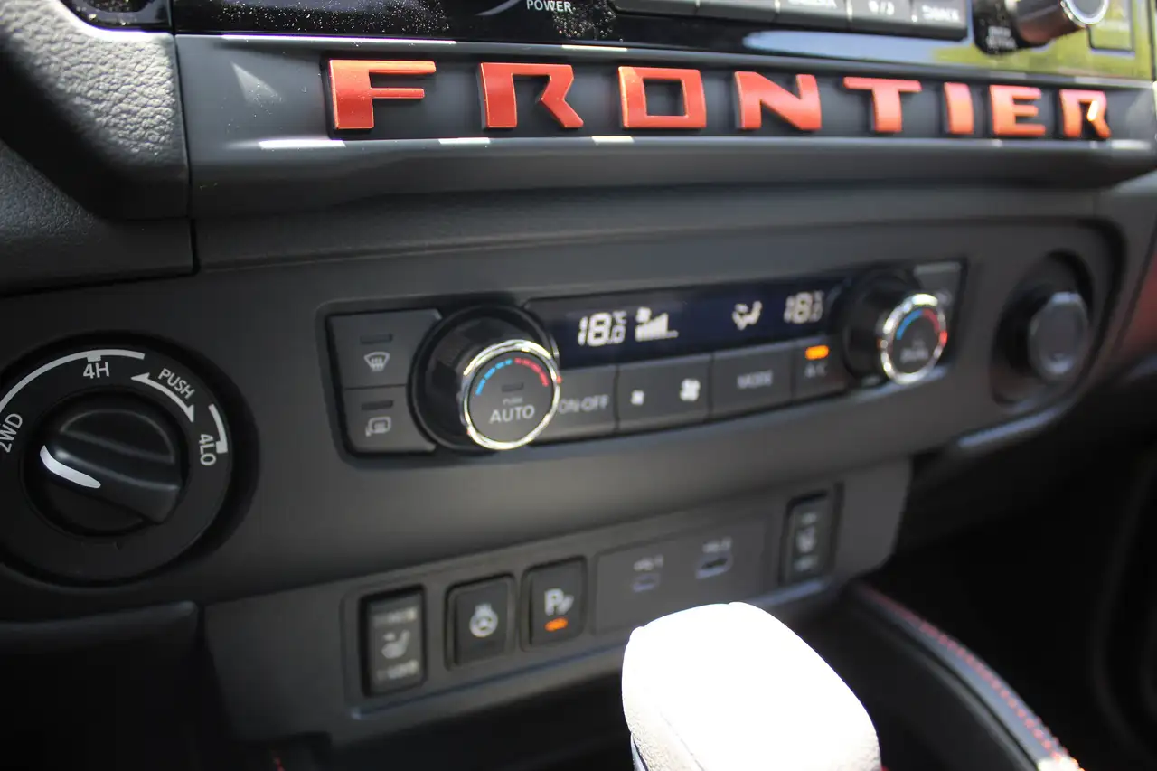 Nissan Frontier снимка Nissan Frontier