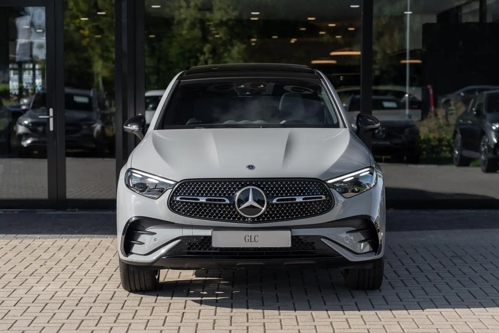 Mercedes-Benz GLC 300 Coupé 300e 4MATIC Sport Edition | Panoramaschuifda Grijs - 2