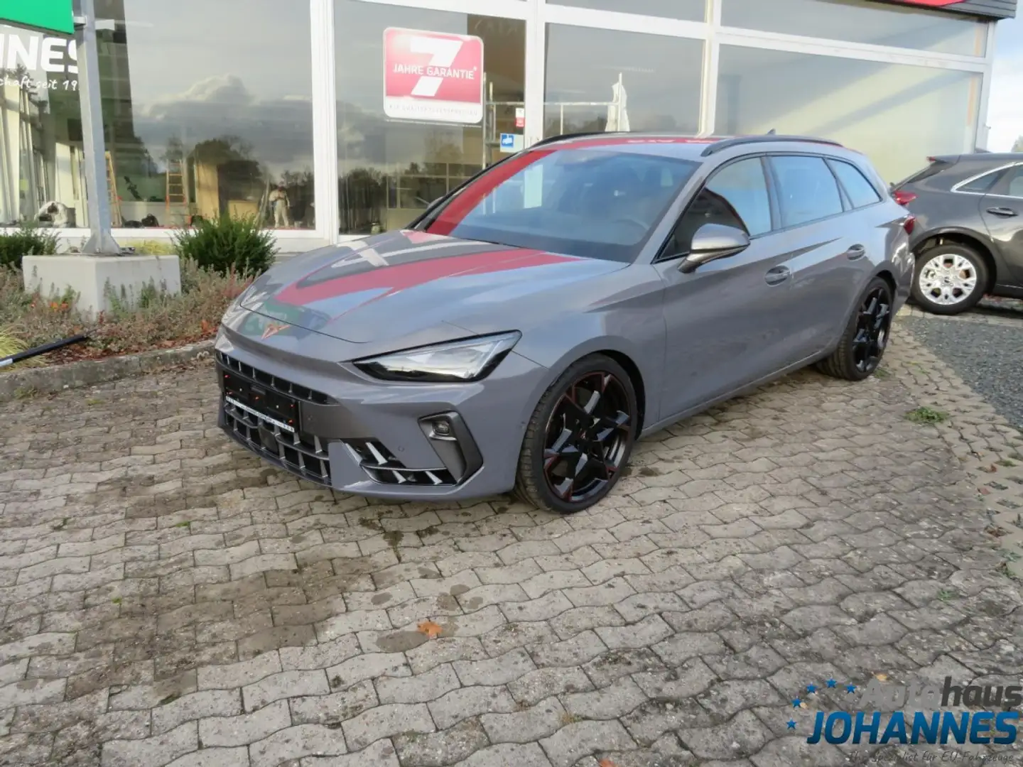 CUPRA Leon Sportstourer VZ 2.0 TSI DSG Klima Navi Grijs - 1