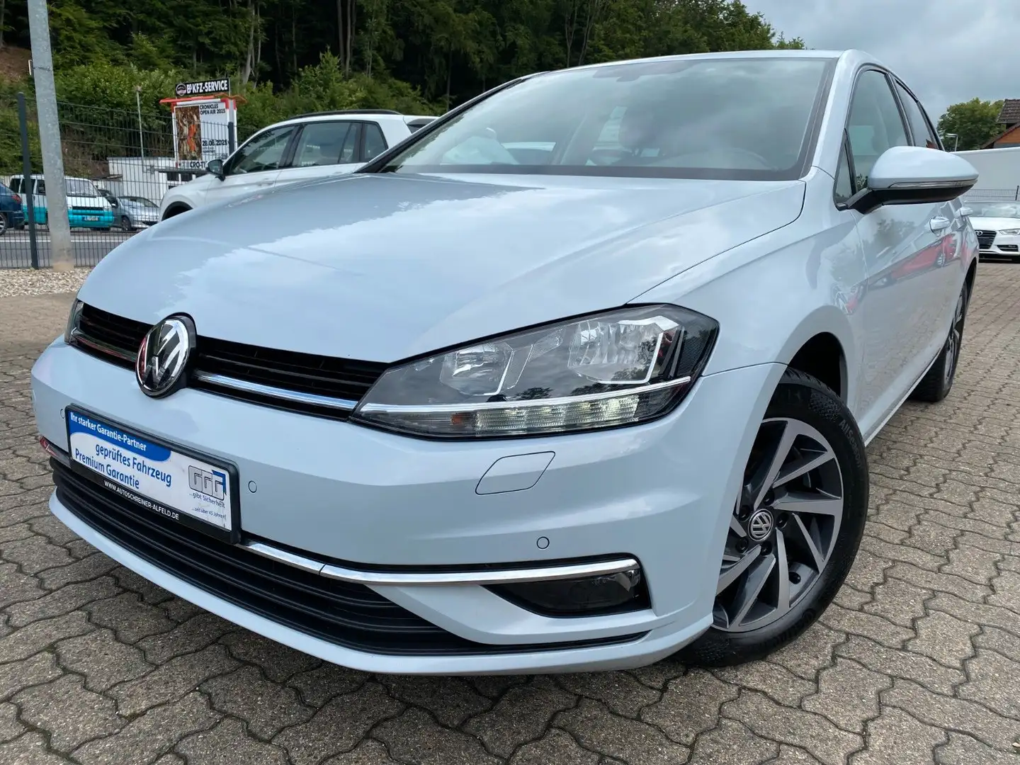 Volkswagen Golf VII Lim. Sound Start-Stopp PDC SHZ ACC Silber - 1