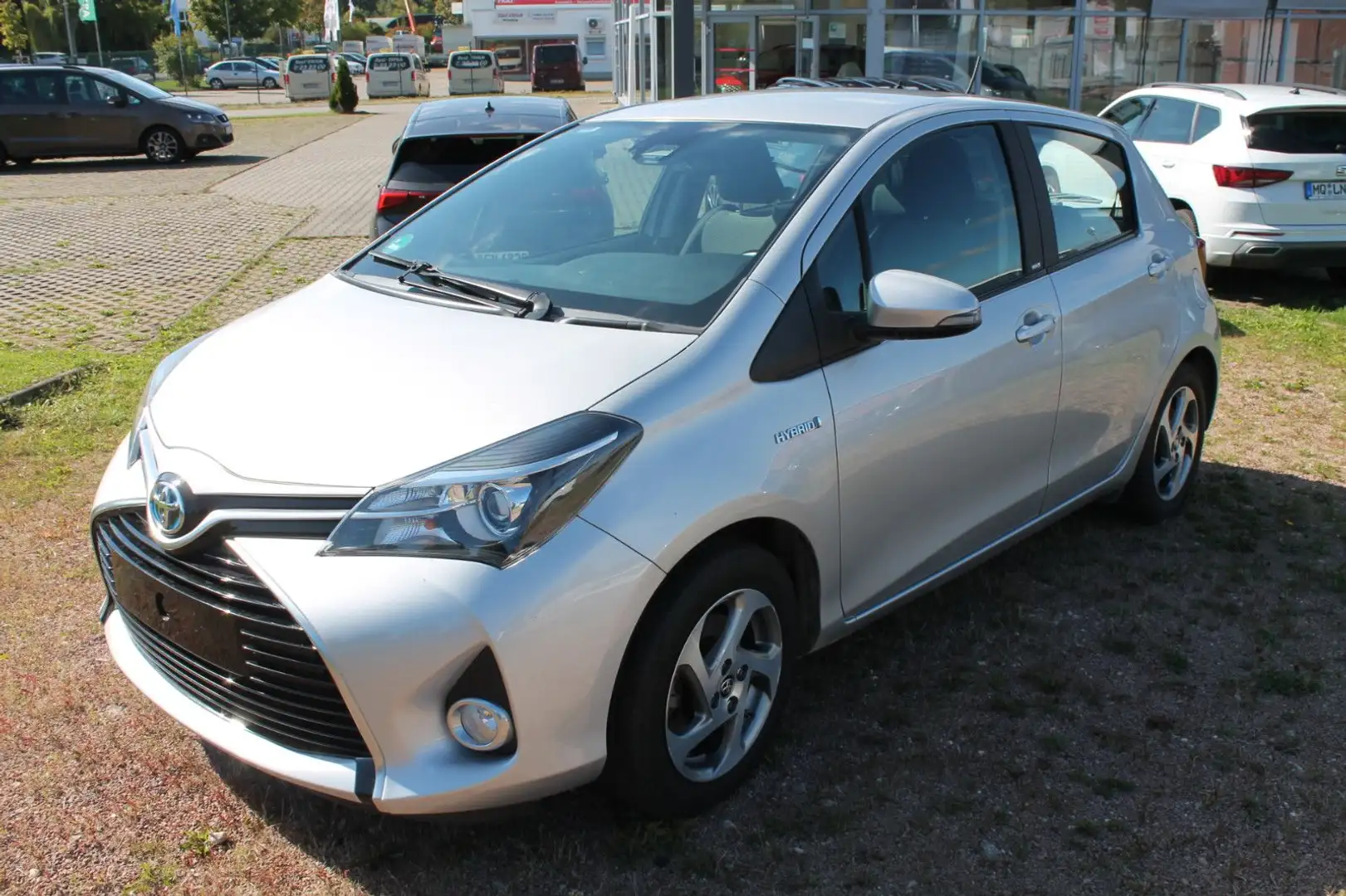 Toyota Yaris Edition-S Hybrid Silber - 2