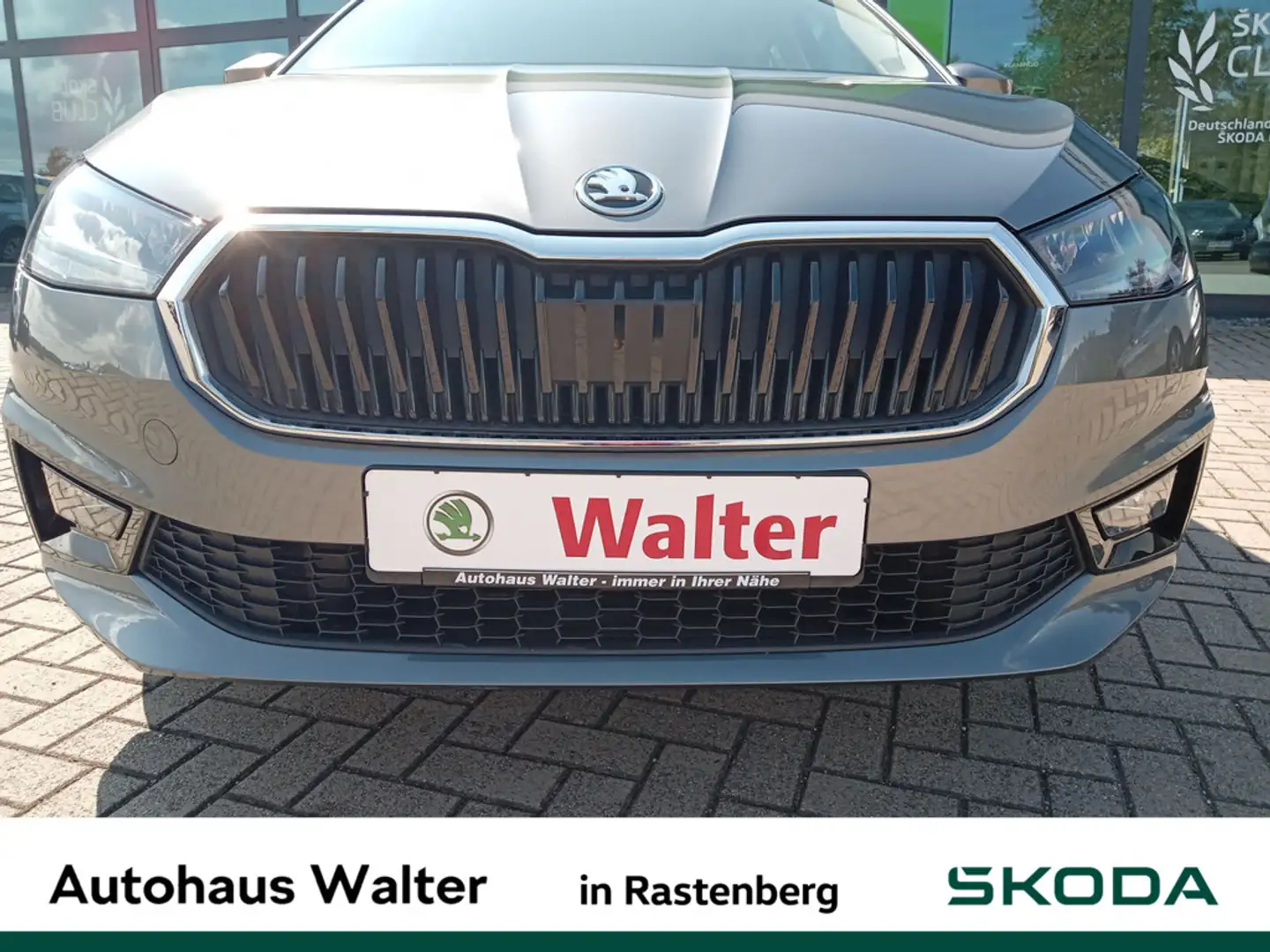 Skoda Fabia 1.0 TSI Selection KLIMA SHZ FSE LED Grau - 2