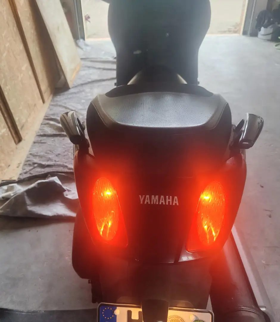 Yamaha X-Max 125 Black - 1