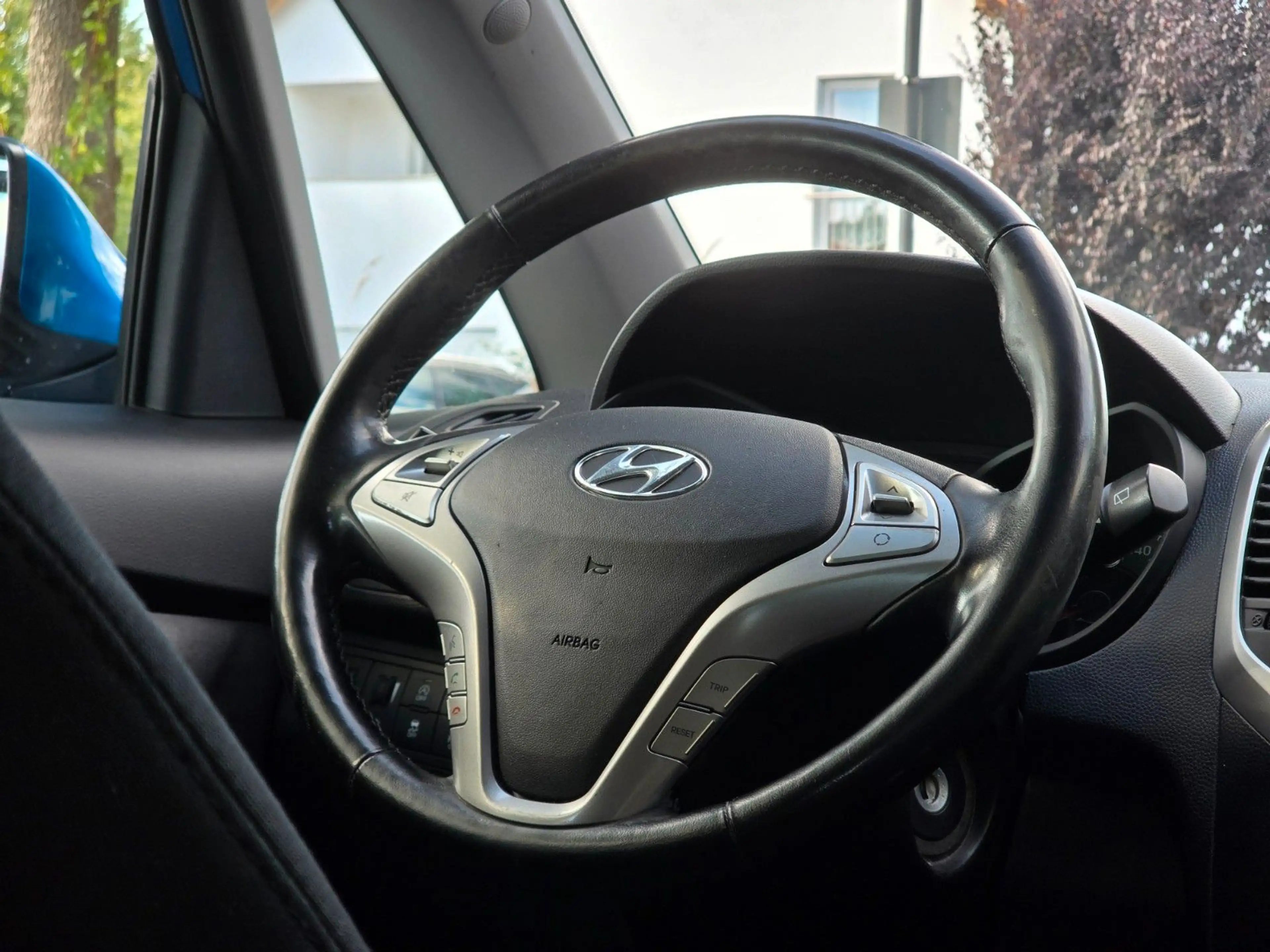 Hyundai iX20 blue Passion*SHZ*LHZ*PDC*Scheckheftgepflegt — photo 14