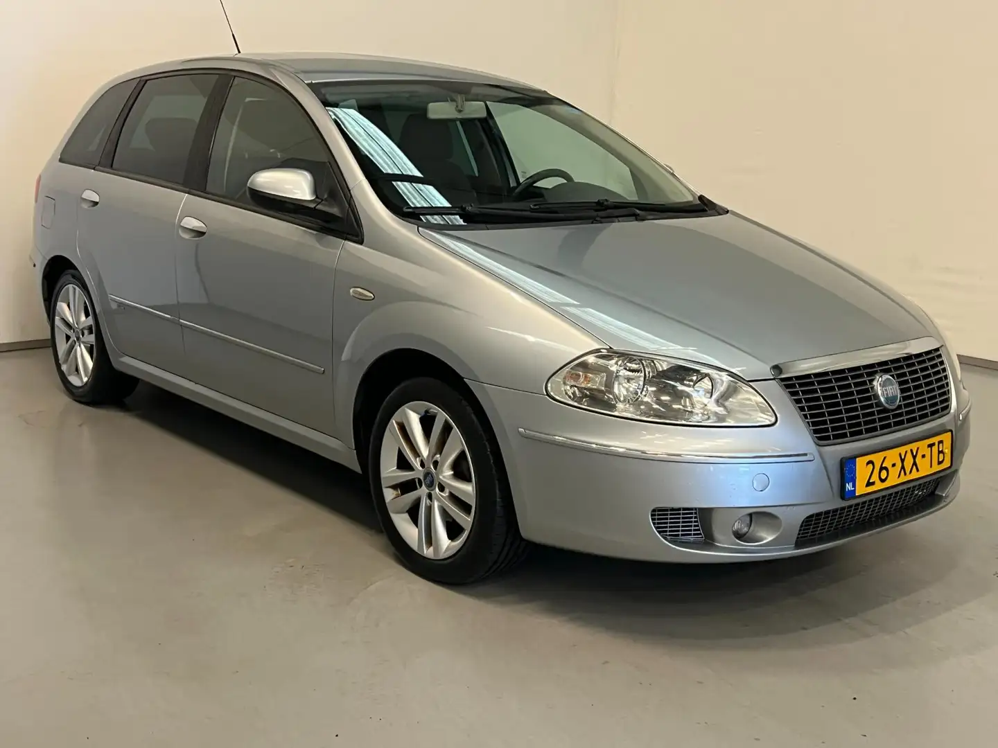 Fiat Croma 2.2-16V Emotion / Aut / Clima / NL-auto / Trekhaak Сірий - 2