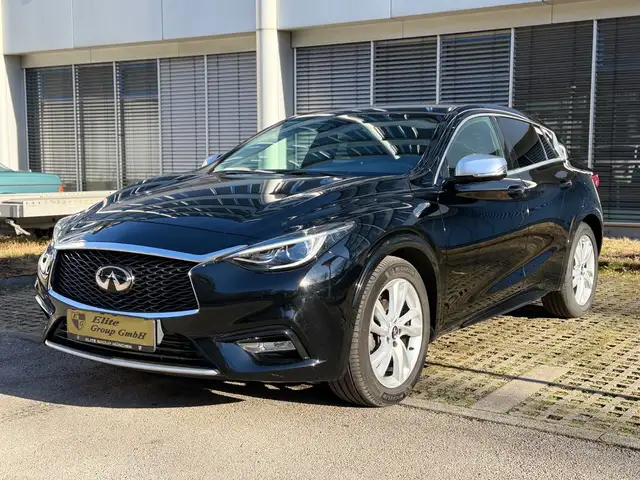 Infiniti Q30 1.5 d Premium*Automatik*Bi-Xenon*Navi*PDC*