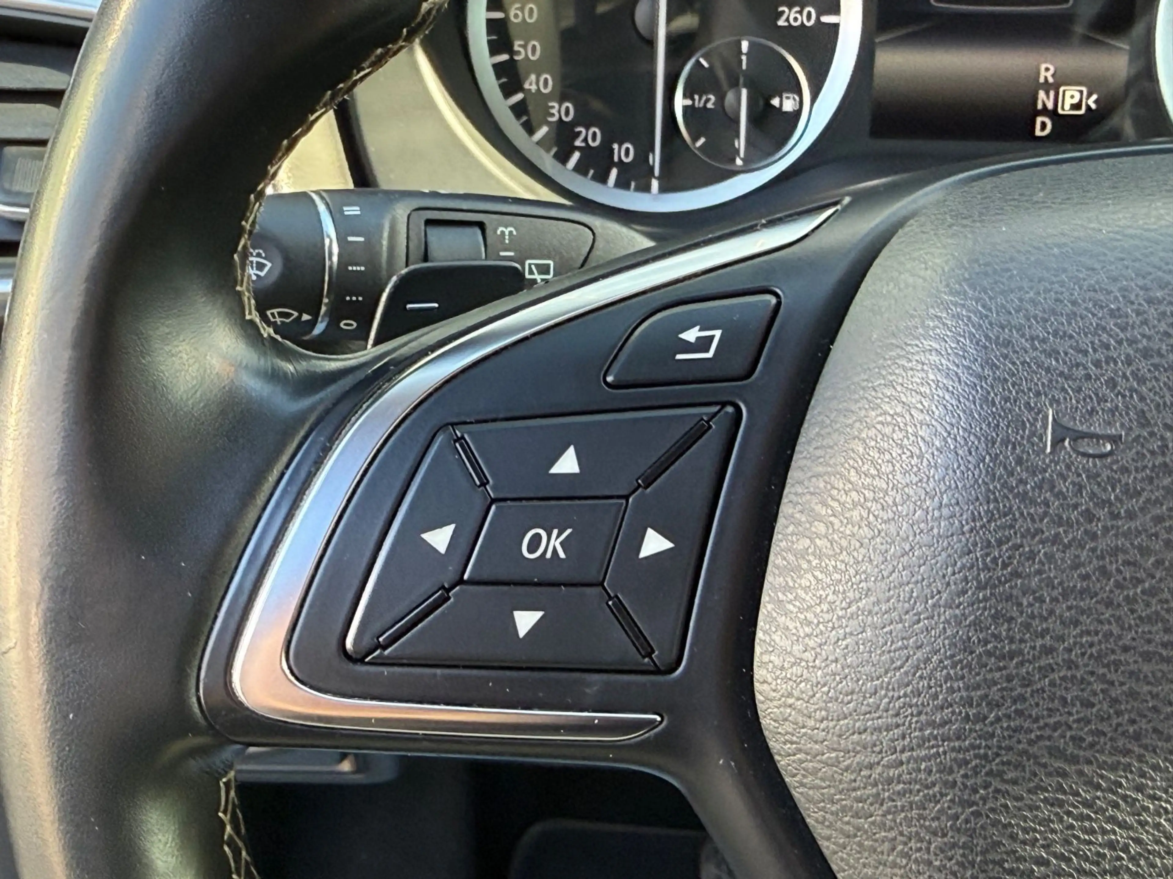 Infiniti Q30 1.5 d Premium*Automatik*Bi-Xenon*Navi*PDC* — photo 11