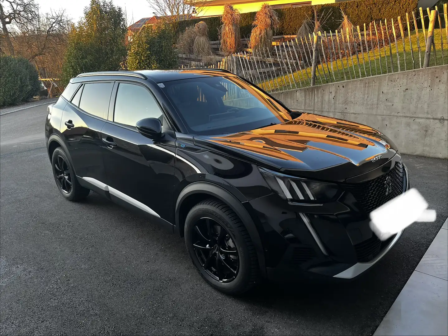 Peugeot e-2008 e-2008 50kWh GT GT Schwarz - 1