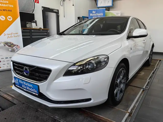 Volvo V40 Ocean Race 2.0*Navi*Cam*Shz*Leder*WSShz*Temp*