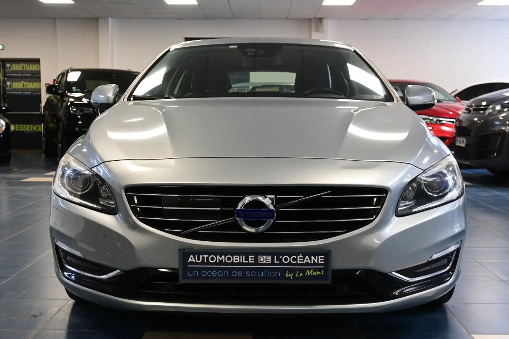 Volvo V60 Plug-in Hybrid D6 215 +70 ch AWD Xenium Geartronic Gris - 2