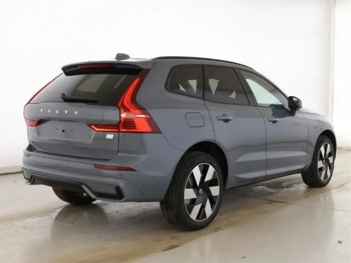 Volvo XC60 T8 AWD PlugIn Hybrid Plus Dark Aut/360°/20" Gris - 2