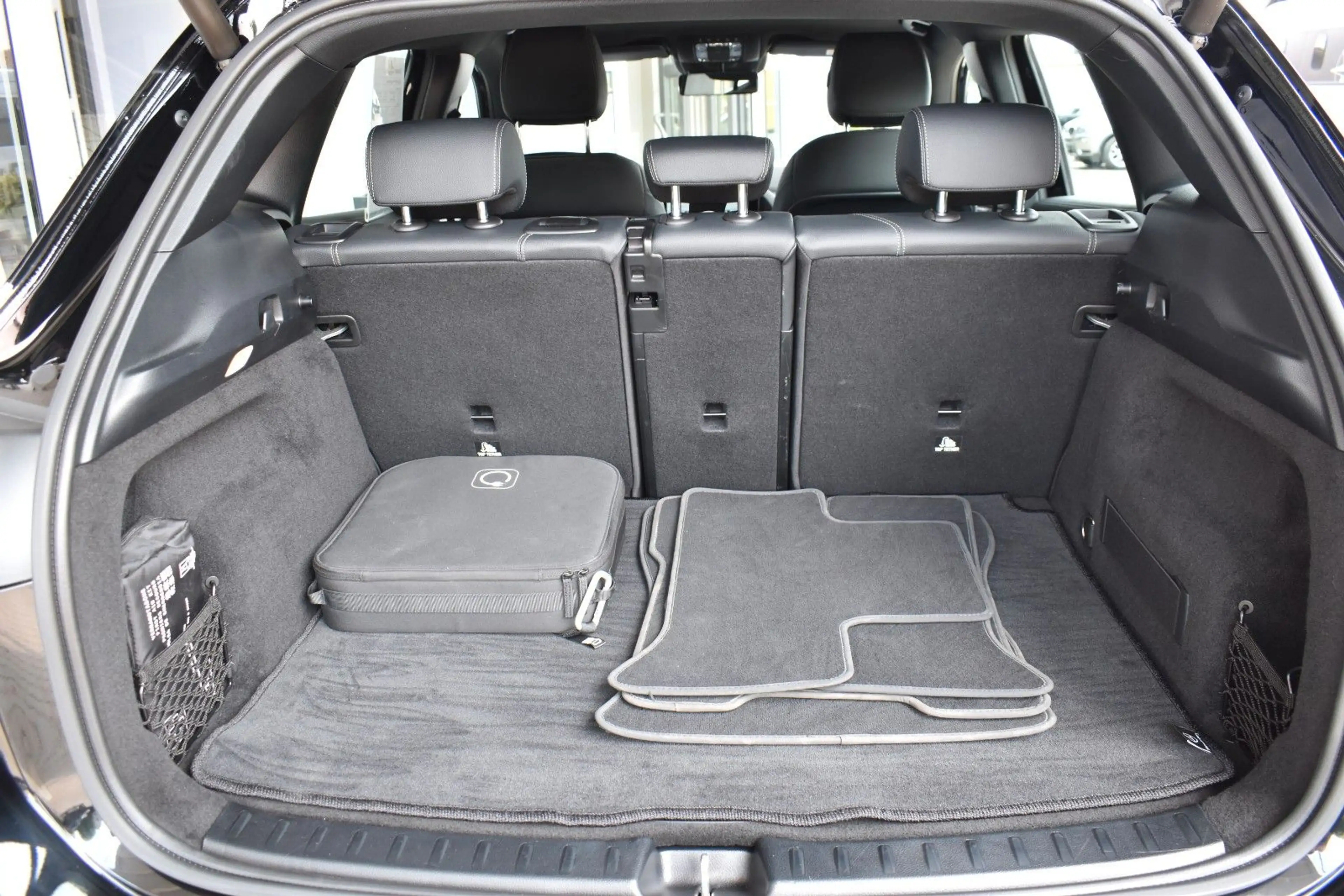 Mercedes-Benz EQA EQA 250+ Progressiv Distronic LED Advanced + — photo 8