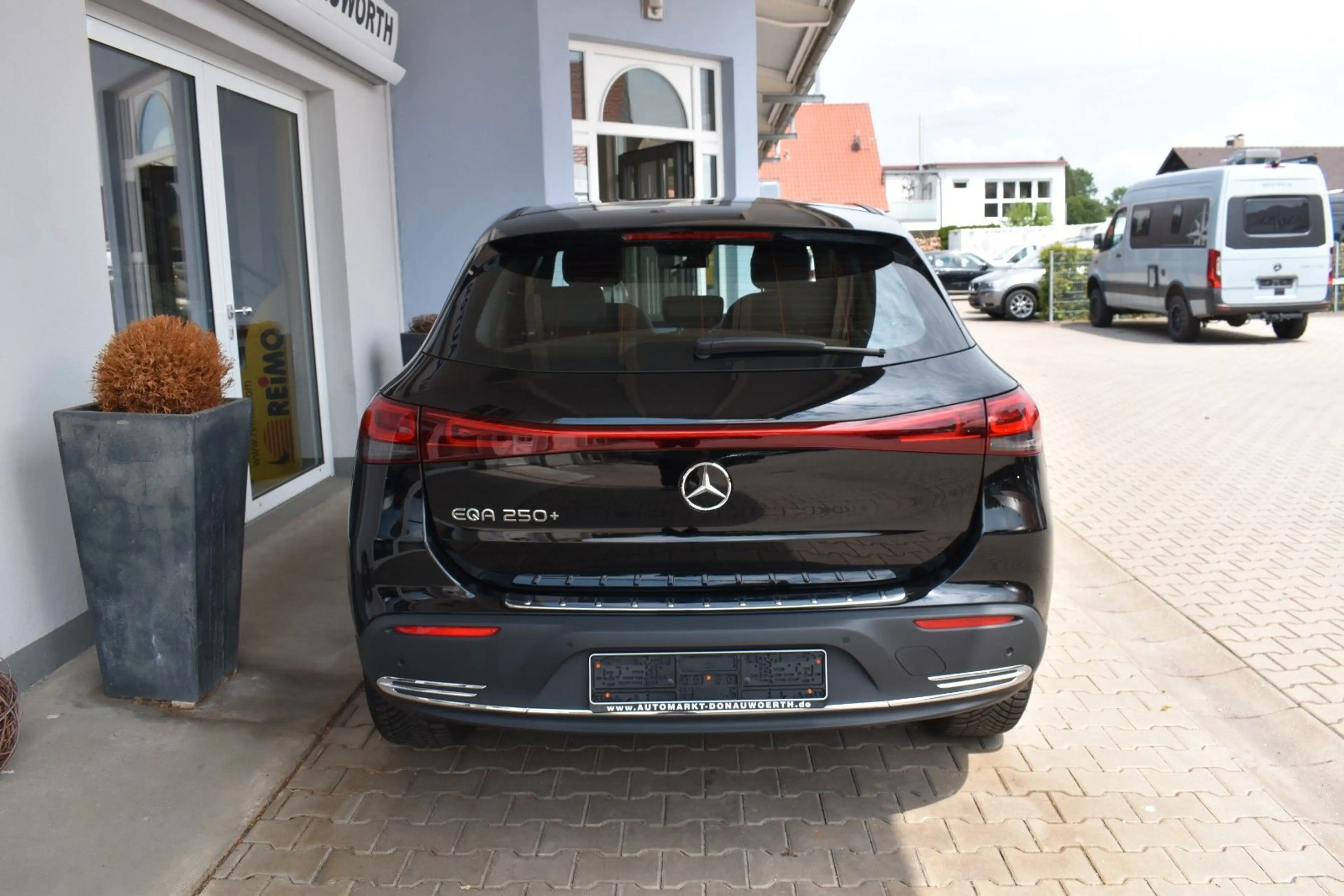 Mercedes-Benz EQA EQA 250+ Progressiv Distronic LED Advanced + — photo 7