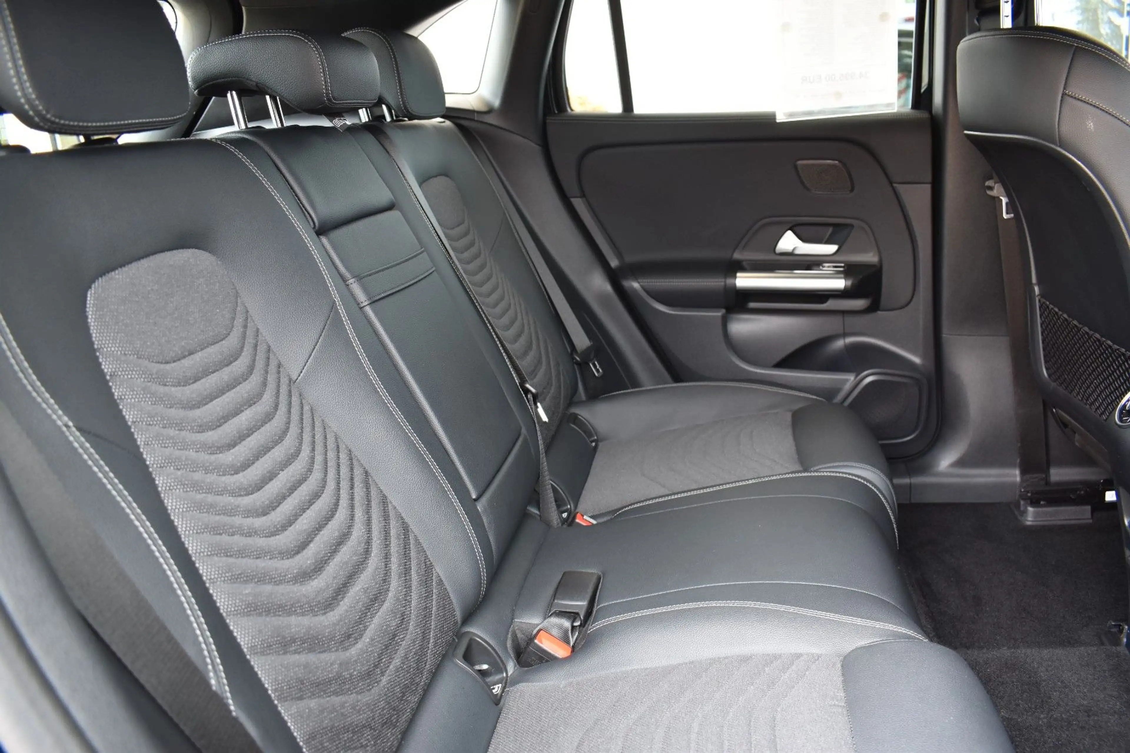 Mercedes-Benz EQA EQA 250+ Progressiv Distronic LED Advanced + — photo 10