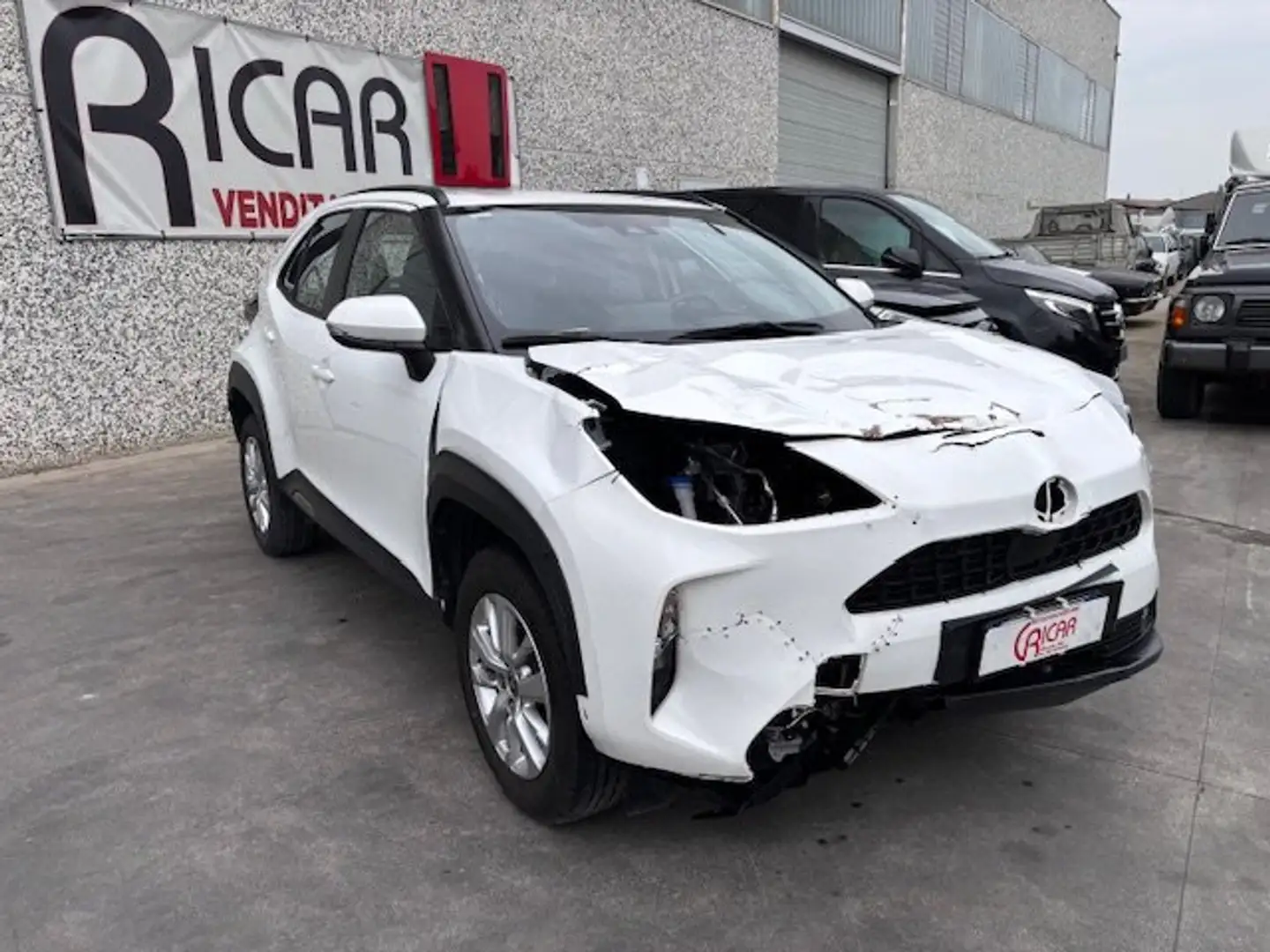 Toyota Yaris Yaris Cross 1.5h Active fwd 116cv e-cvt Weiß - 1