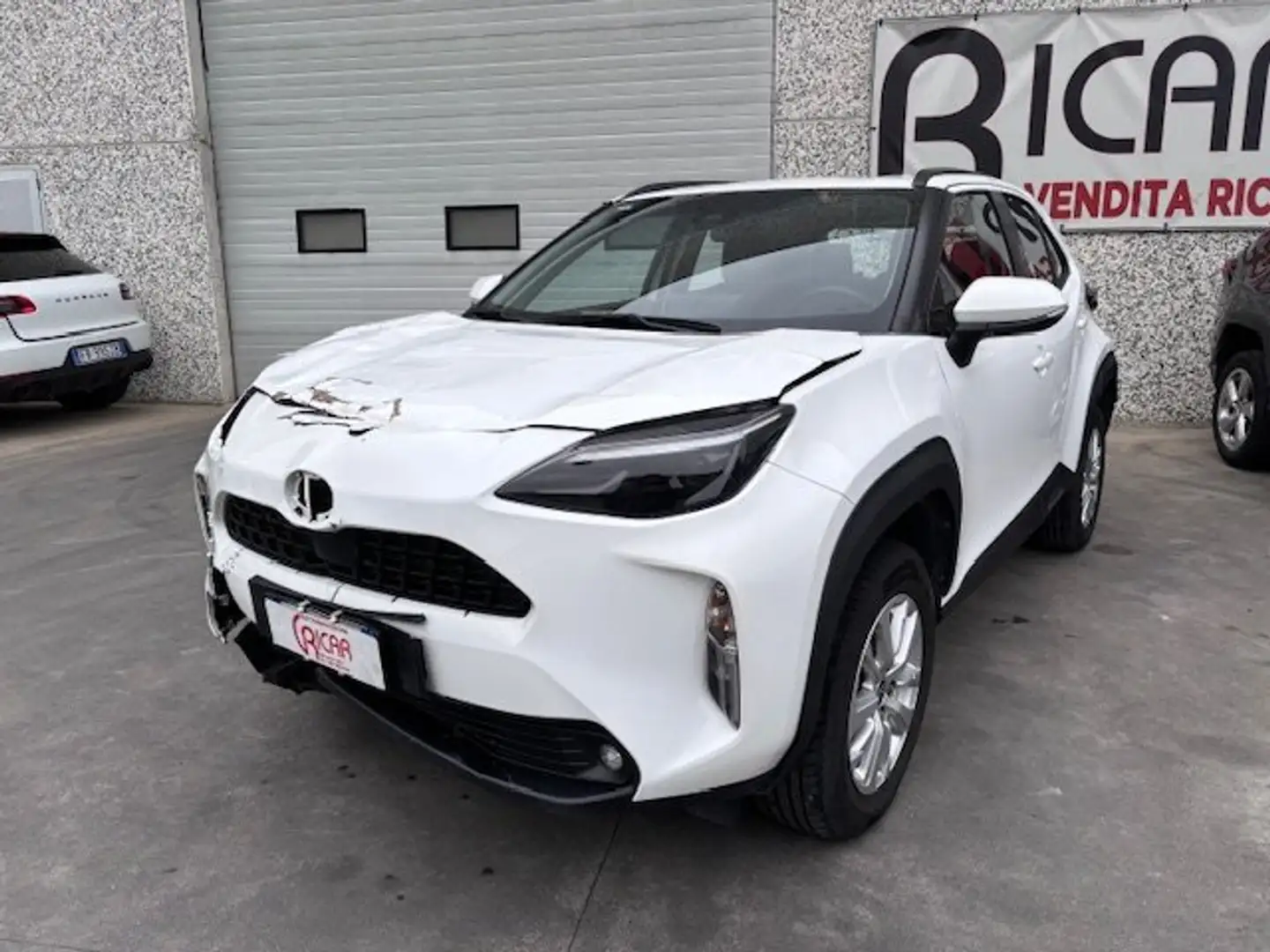 Toyota Yaris Yaris Cross 1.5h Active fwd 116cv e-cvt Weiß - 2