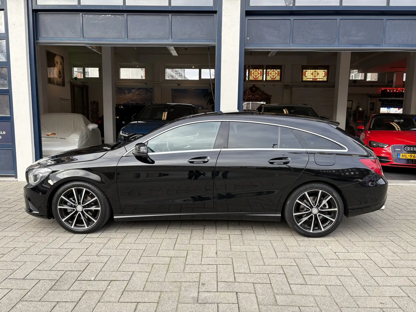 Mercedes-Benz CLA-klasse Shooting Brake 180/PANO/NAVI/LEDER/AUT. Black - 2