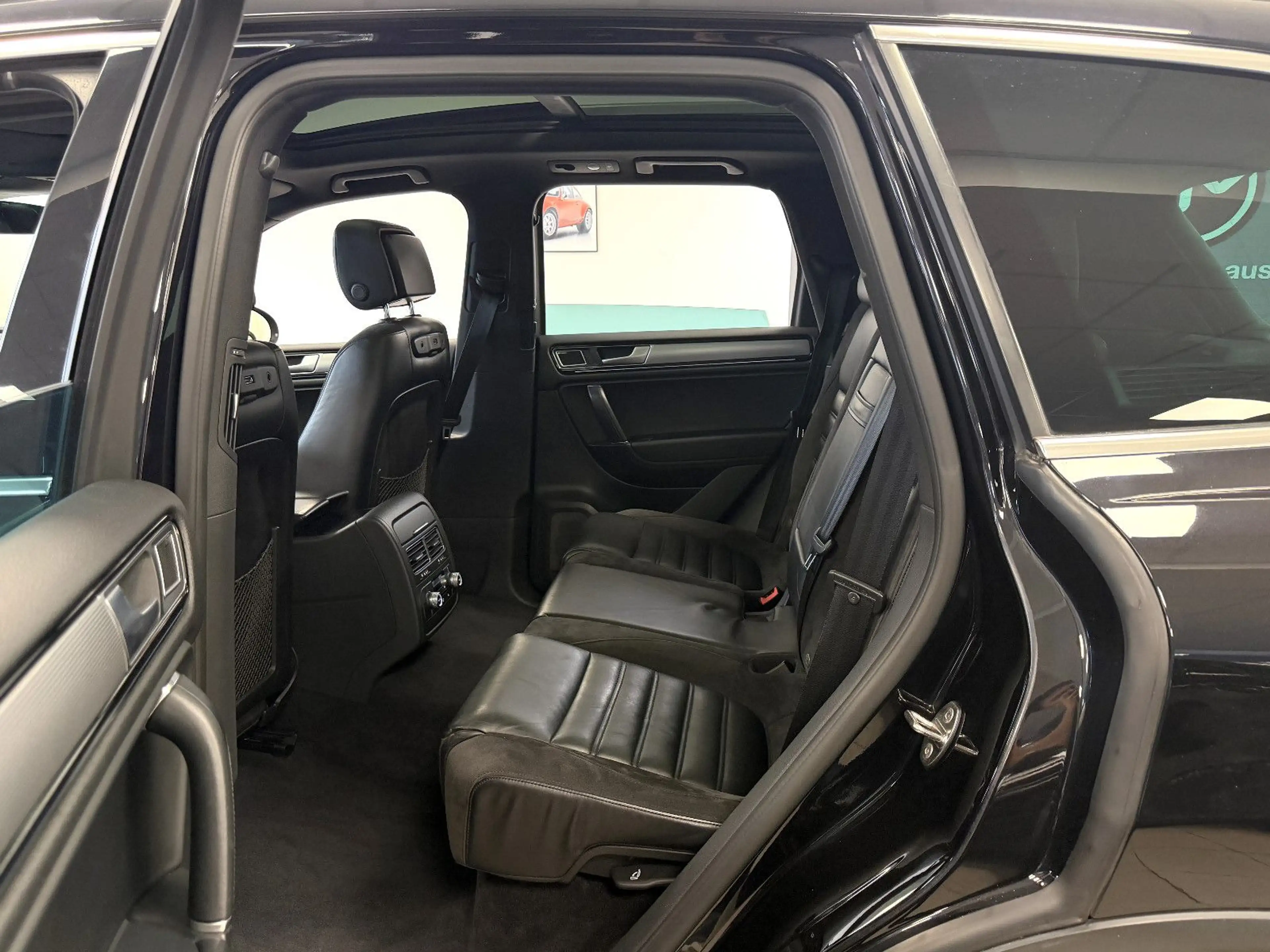 Volkswagen Touareg V6 TDI 4Motion *R-Line*PanSD*AHK*ACC — photo 8