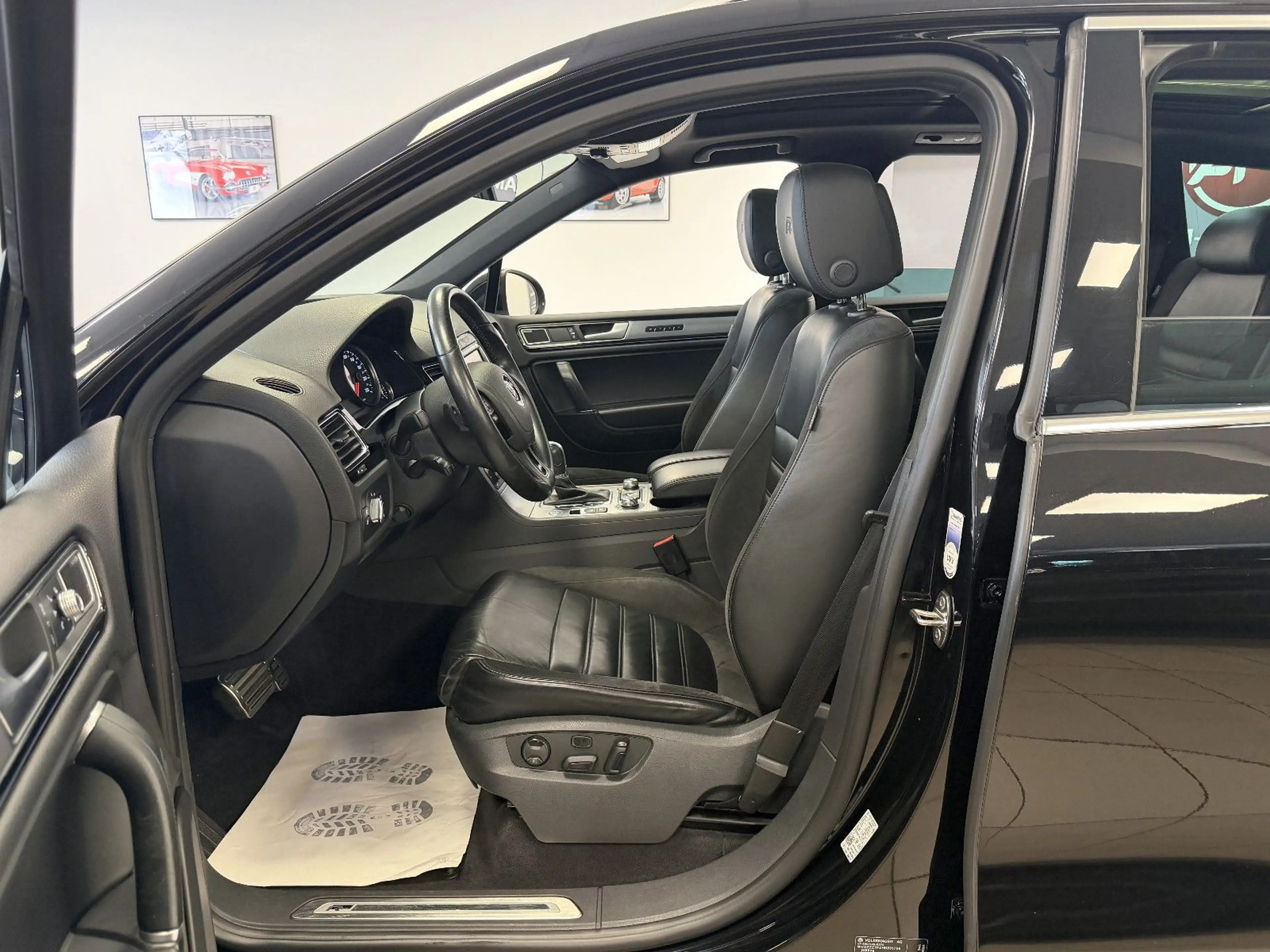 Volkswagen Touareg V6 TDI 4Motion *R-Line*PanSD*AHK*ACC — photo 6