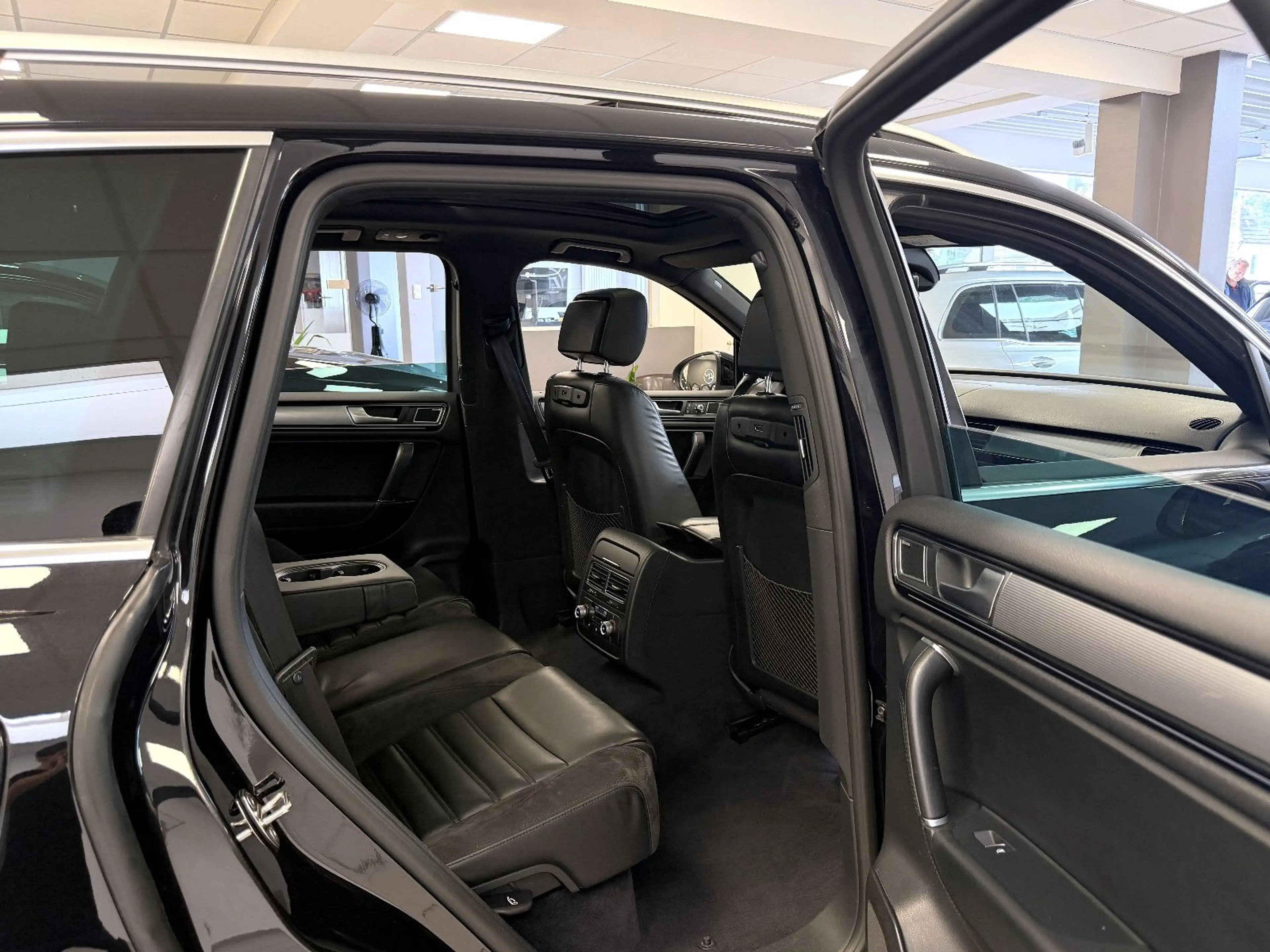 Volkswagen Touareg V6 TDI 4Motion *R-Line*PanSD*AHK*ACC — photo 15