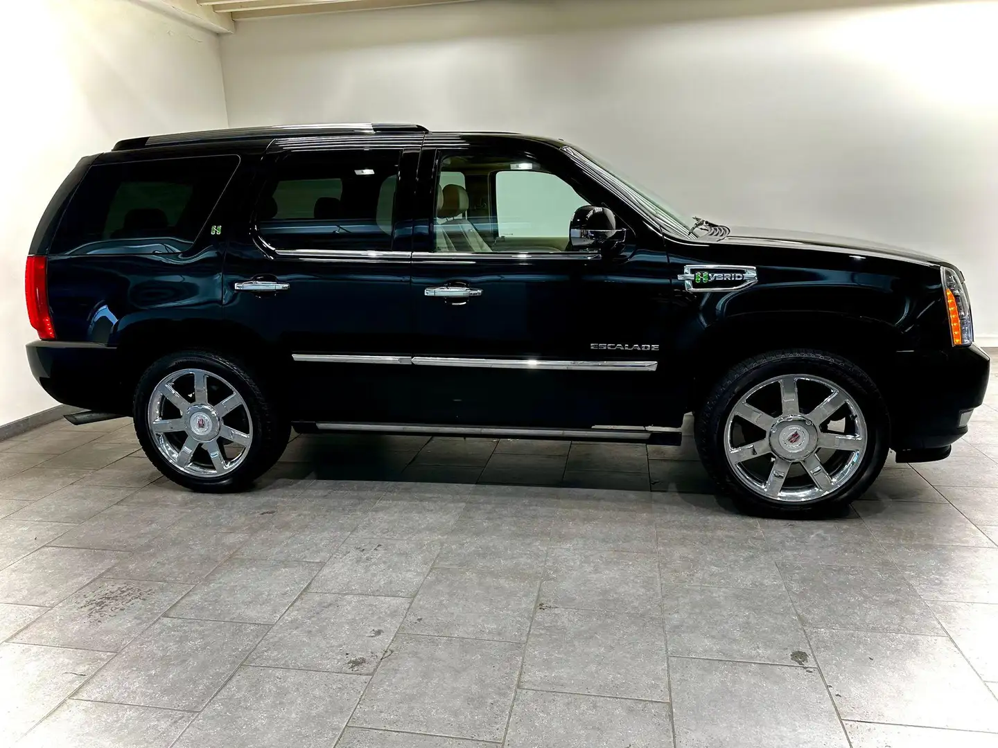 Cadillac Escalade 6.0 V8 Hybrid Platinum Edititon Nieuwstaat Zwart - 2