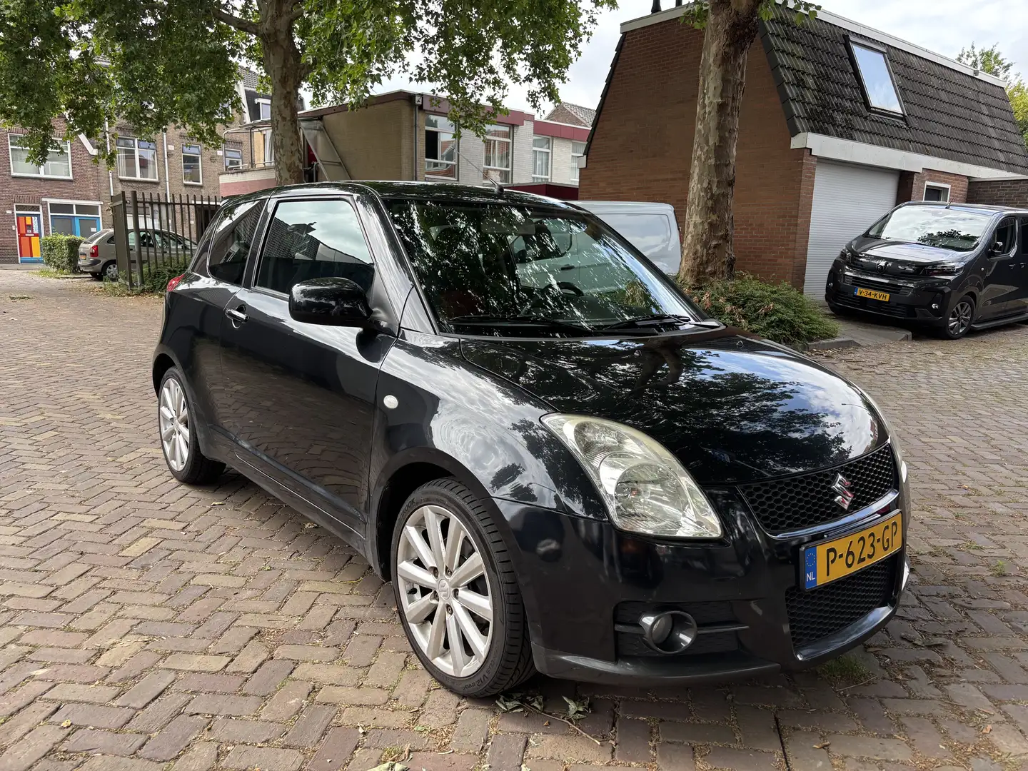 Suzuki Swift 1.6 Sport Zwart - 2
