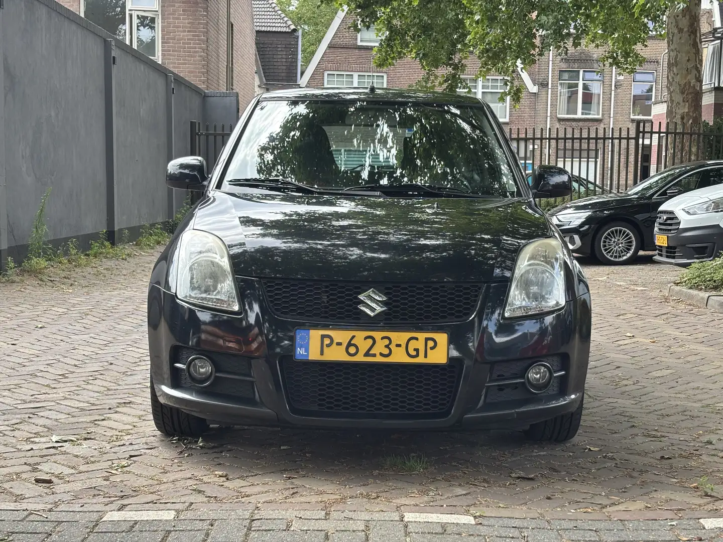 Suzuki Swift 1.6 Sport Zwart - 1