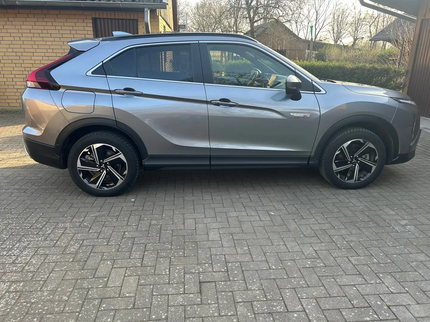 Mitsubishi Eclipse Cross Eclipse Cross Plug-In Hybrid 4WD Intro Edition - 1