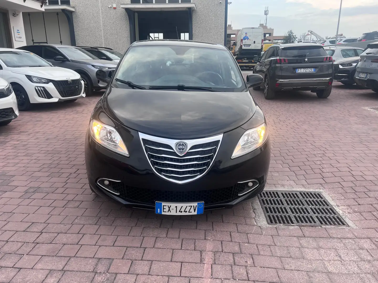 Lancia Ypsilon Ypsilon III 2011 1.2 8v Gold Nero - 2
