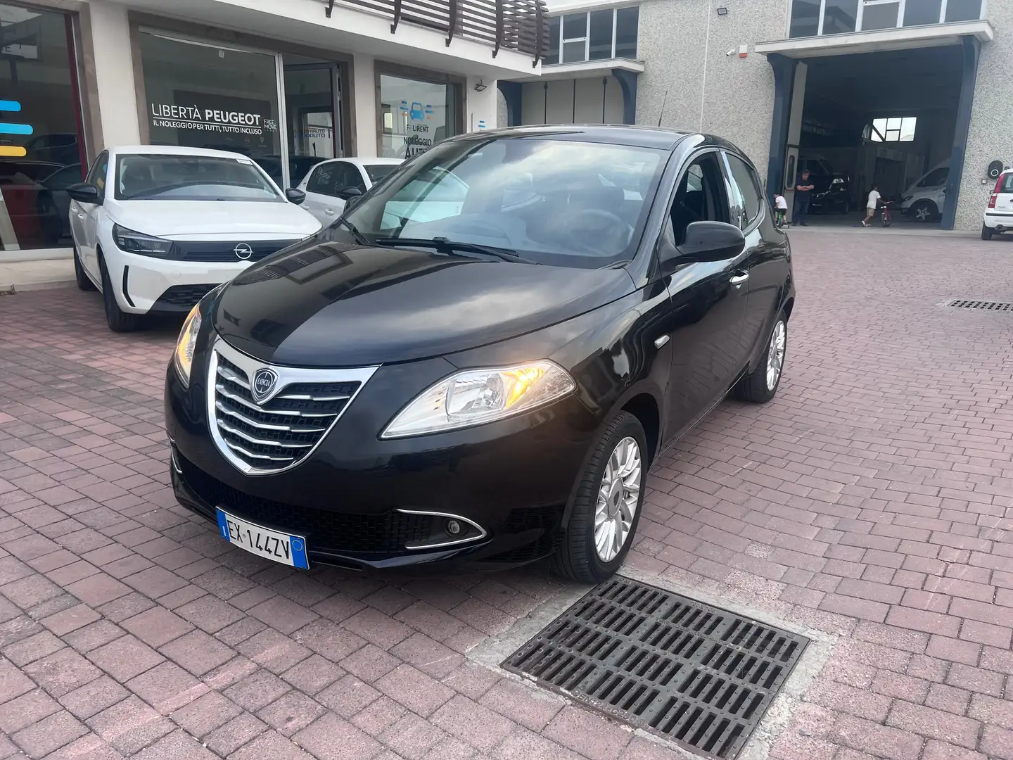 Lancia Ypsilon Ypsilon III 2011 1.2 8v Gold Nero - 1