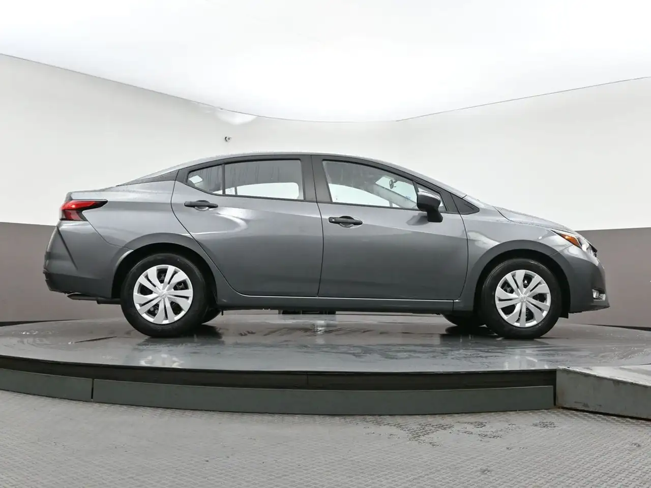 Nissan Versa снимка Nissan Versa