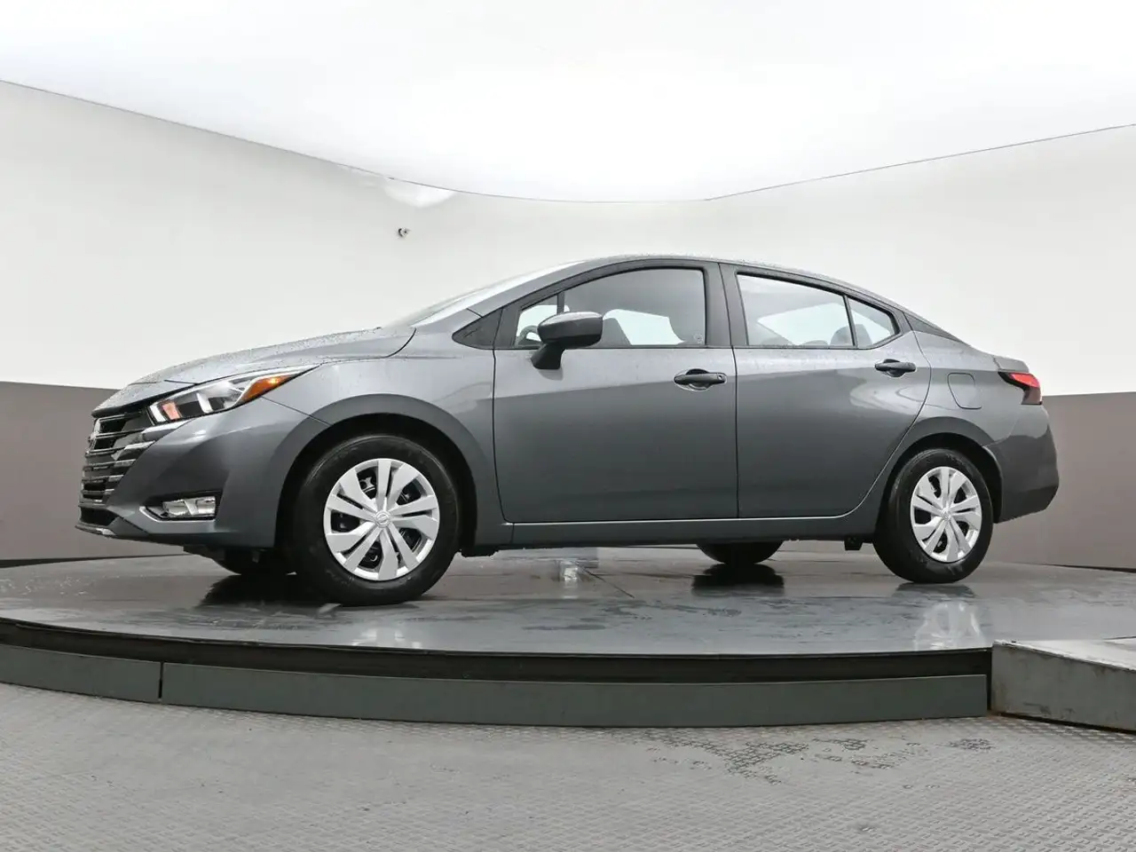 Nissan Versa снимка Nissan Versa