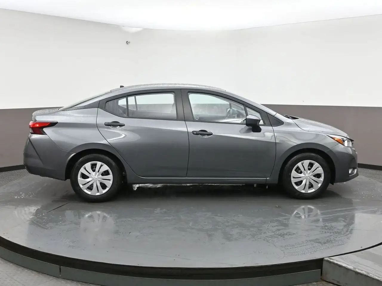 Nissan Versa снимка Nissan Versa