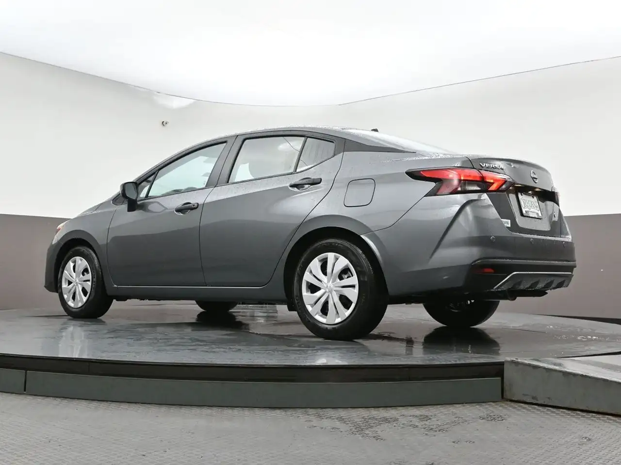 Nissan Versa снимка Nissan Versa